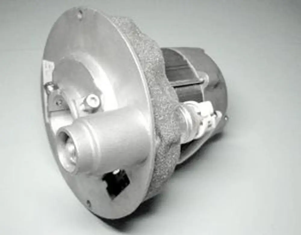 Motor von Remeha mit einer runden, metallischen Gehäuseform. Sichtbare Anschlussstelle und Montageöffnung auf der Rückseite.